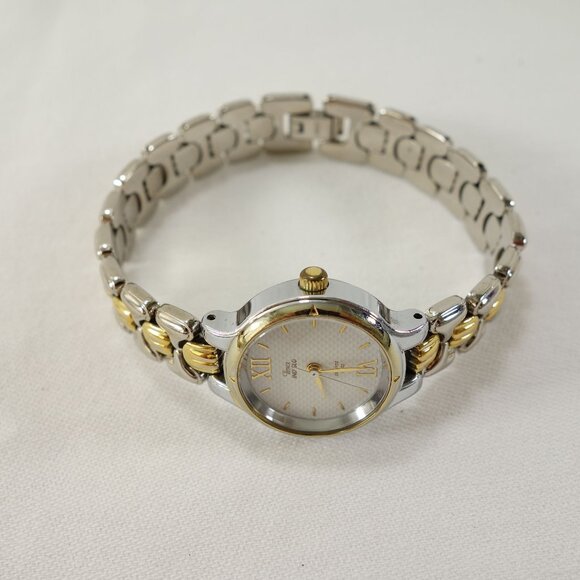 Classic Timex Indiglo Women's Two Tone Bracelet Quartz Watch New Battery - Picture 7 of 10